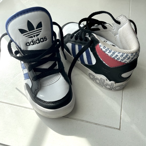 Toddler Adidas sneakers - Picture 1 of 5